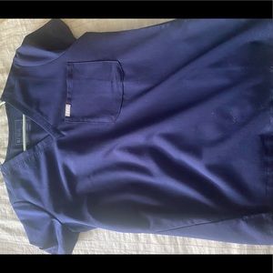 Figs Catarina on pocket scrub top navy